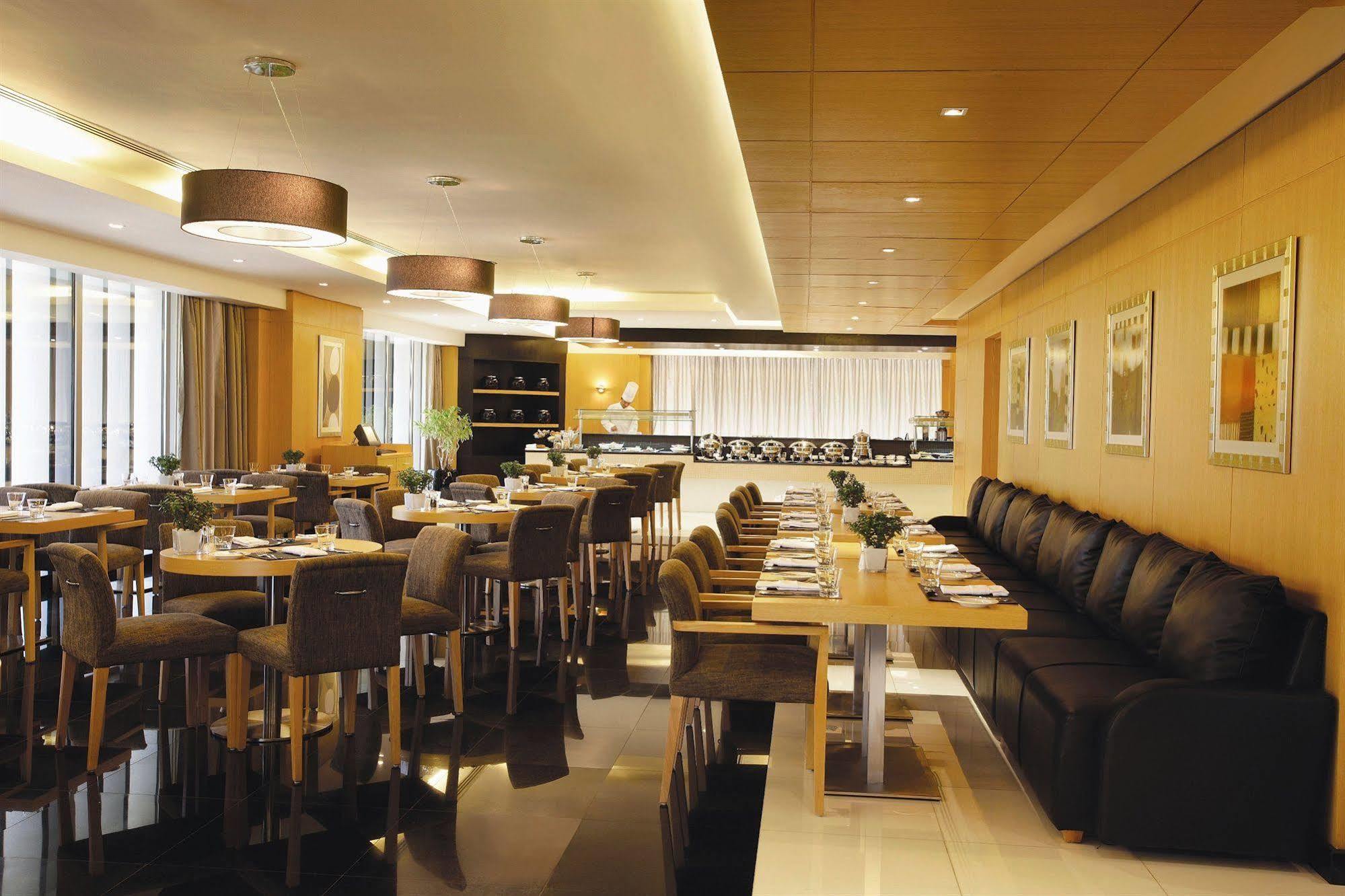 Hala Arjaan By Rotana, Deluxe Hotel Apartments Αμπού Ντάμπι Εστιατόριο φωτογραφία